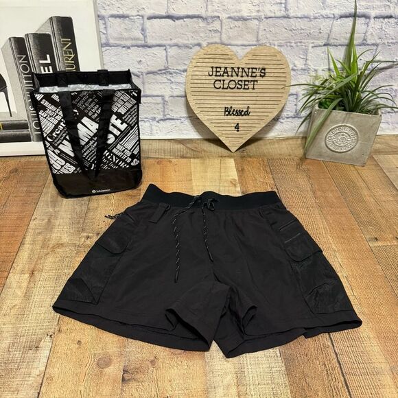 Lululemon Multi-Pocket Cargo High-Rise Hiking Short 5" Size 8 - Picture 2 of 16